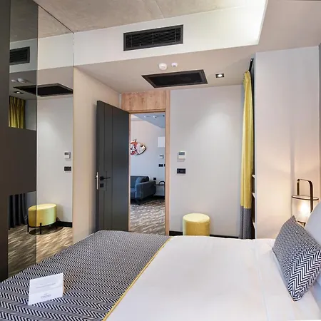 Apart Otel Trend Cycle *
